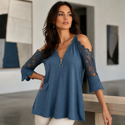 THE ELISE | Flatterende bluse med åbne skuldre og blondedetaljer