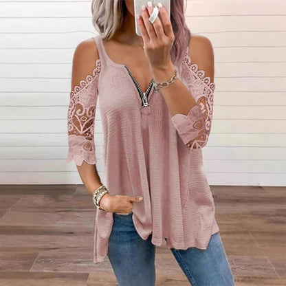 THE ELISE | Flatterende bluse med åbne skuldre og blondedetaljer