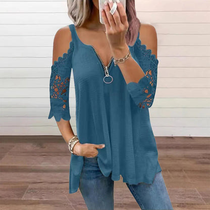 THE ELISE | Flatterende bluse med åbne skuldre og blondedetaljer